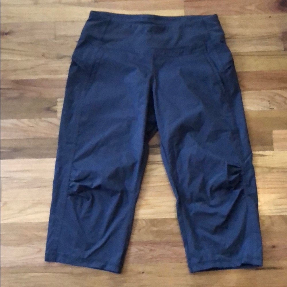 LULULEMON capri pants